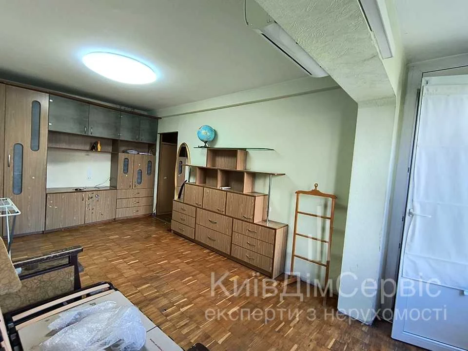 Квартира. Київ, Героїв полку "Азов" вул. (Маршала Малиновськ