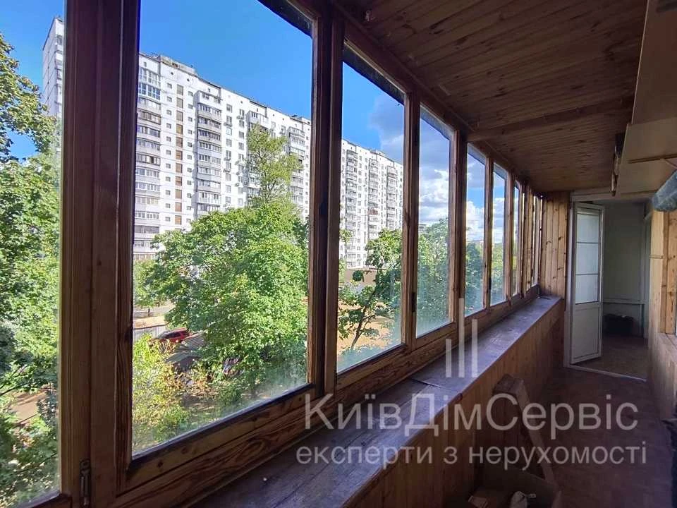 Квартира. Київ, Героїв полку "Азов" вул. (Маршала Малиновськ