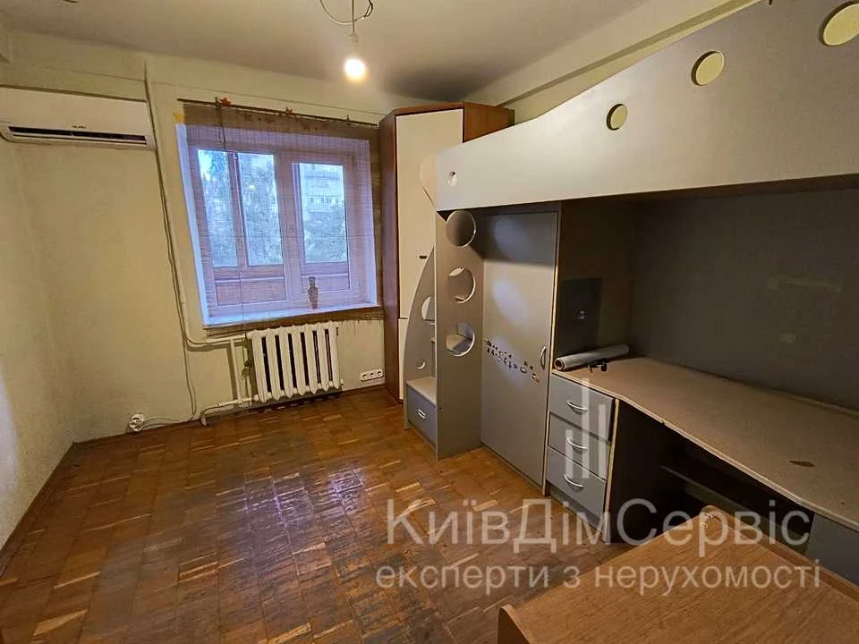 Квартира. Київ, Героїв полку "Азов" вул. (Маршала Малиновськ