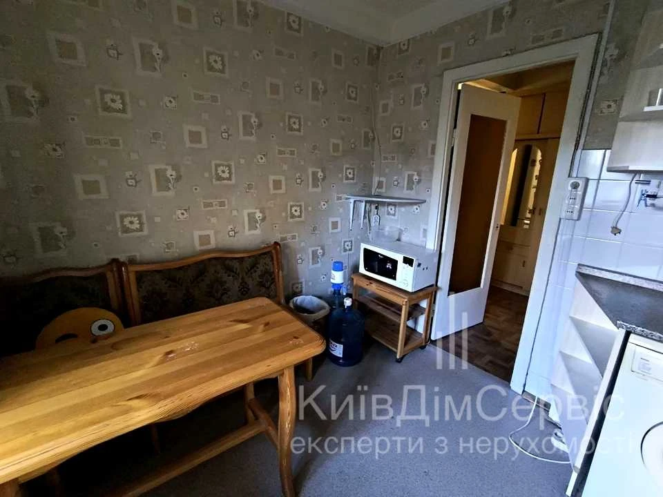 Квартира. Київ, Героїв полку "Азов" вул. (Маршала Малиновськ