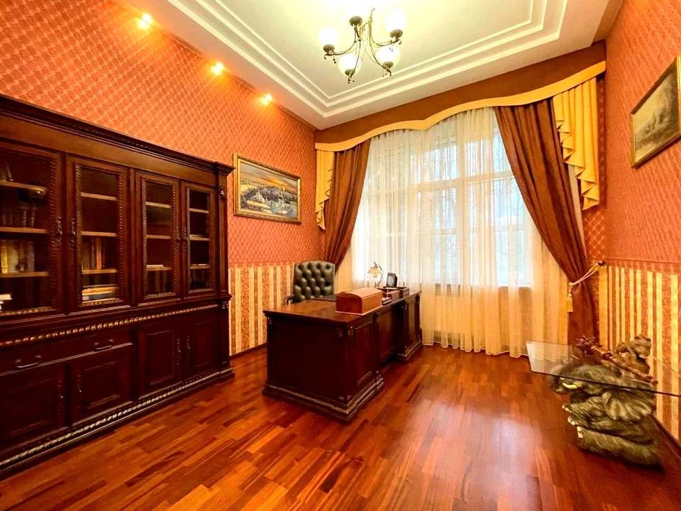 Будинок. Київ, Центральна вул.