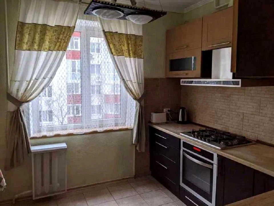 Квартира. Полтава, Героїв України вул. (Героїв Сталінграду),