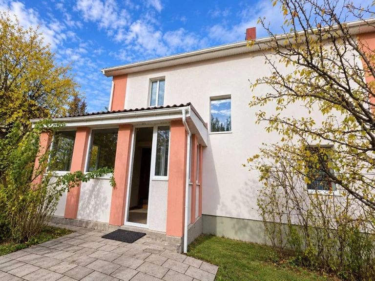 Продаж будинк Яр 240м2 8 сот. 4кімнати Цегла.+ Гараж. Баня №