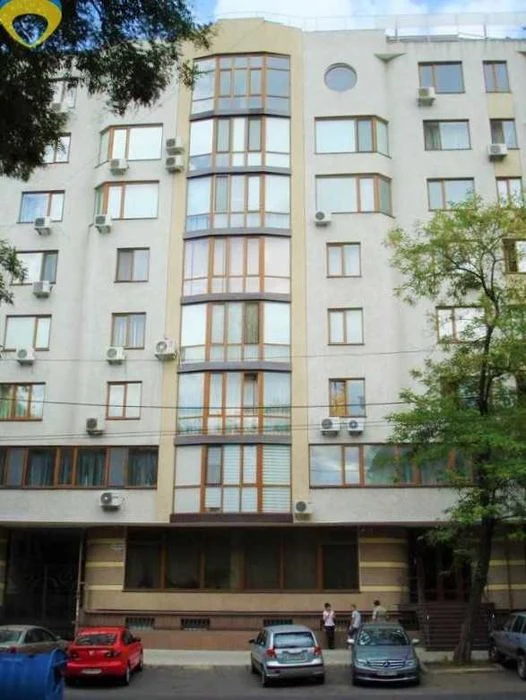 Продам 2-х комнатную квартиру Центр на Новосельского Новостр
