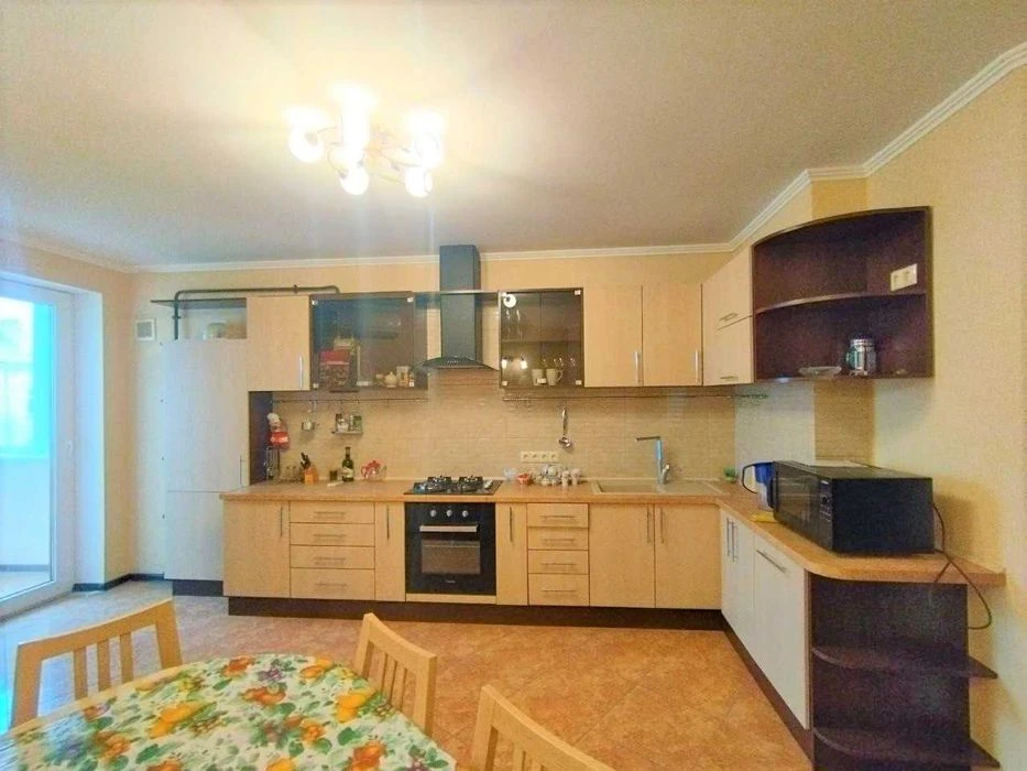 Продам 2-х комнатную квартиру Центр на Новосельского Новостр