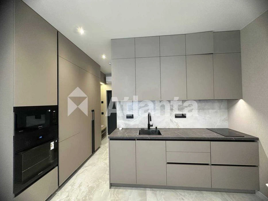 Дуже гарна 1-кімнатна квартира 30.17 м² з ремонтом в Аркадіі