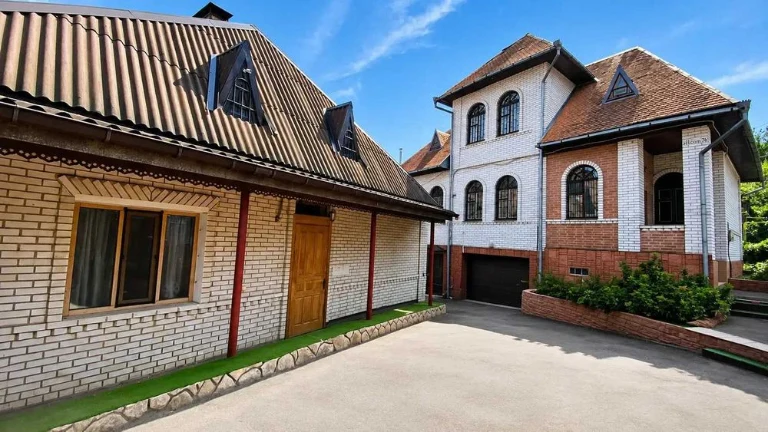 Продаж будинку Поділ 3 поверхи 203м2 6 кімнат  №17102
