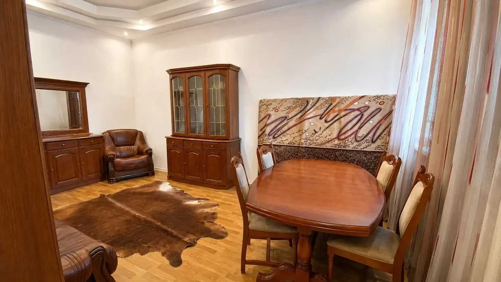 Продаж будинку Поділ 3 поверхи 203м2 6 кімнат  №17102