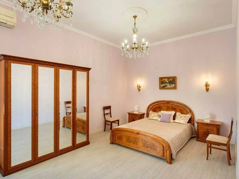 Apartment. Kyiv, Symona Petliura St. (Comintern)