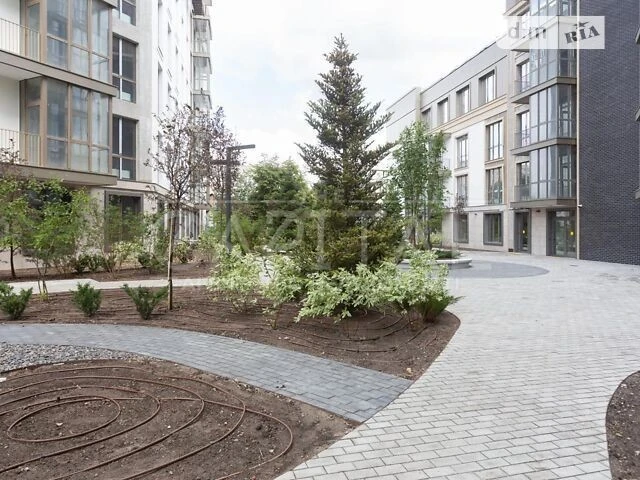 Sale of 3-room apartment 128 sq. m. on Naberezhno-Khreshchatytska 2 st.
