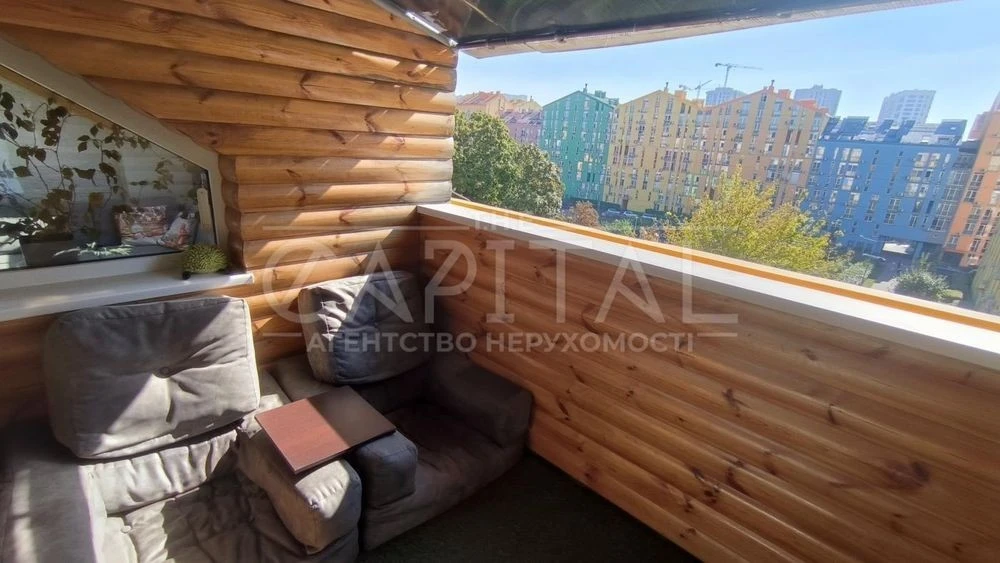Продажа просторной и уютной 2-комнатной квартиры с мансардо