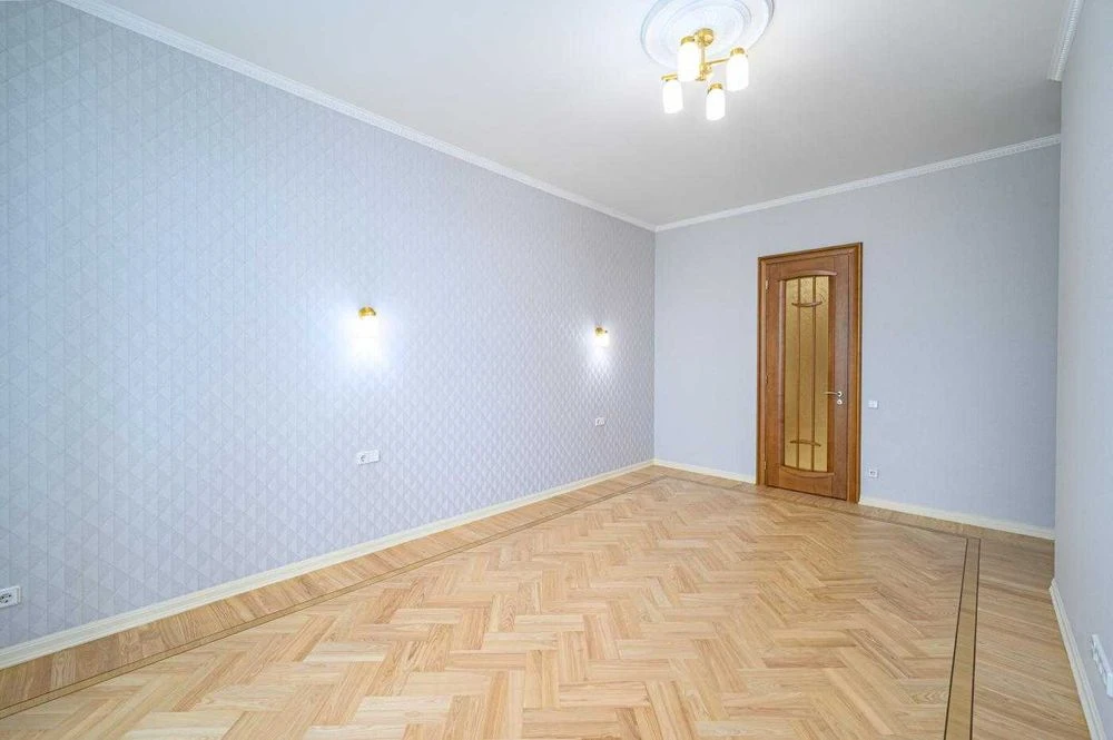 Вул. Провіантська,3 | 3к квартира в будинку бізнес класу біл