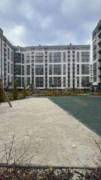 3 к під постанови в зданому жк біля озера