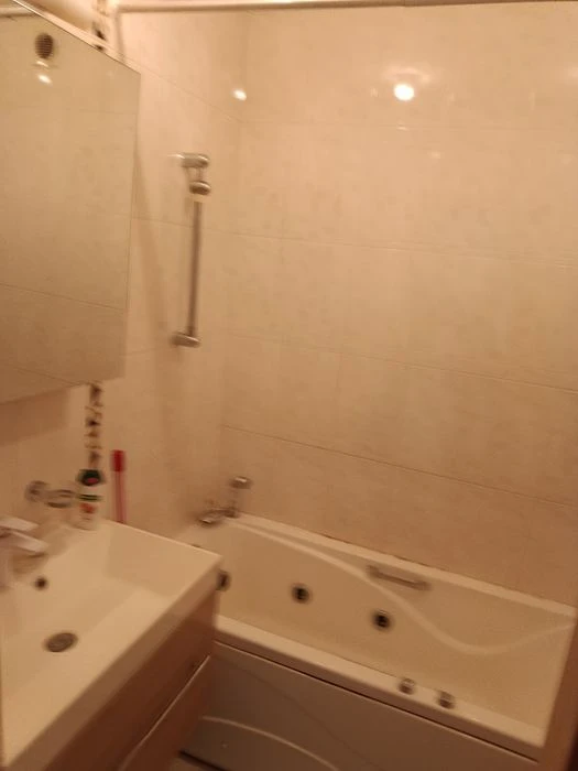 Продаю 3к/кв ул.Океановская 64м чешка 44000$