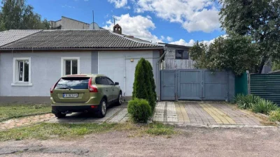 Продаж частини будинку з окремим подвір'ям центр міста