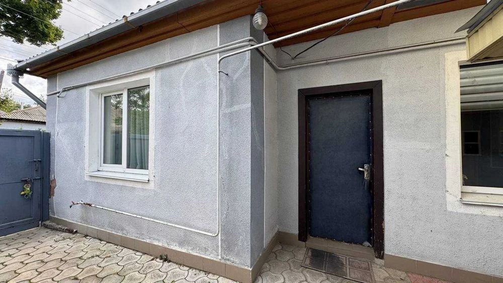Продаж частини будинку з окремим подвір'ям центр міста