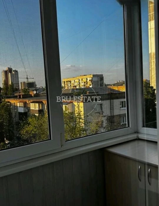 Продаж 3 к квартири з ремонтом біля найкращого Парку в Дарни