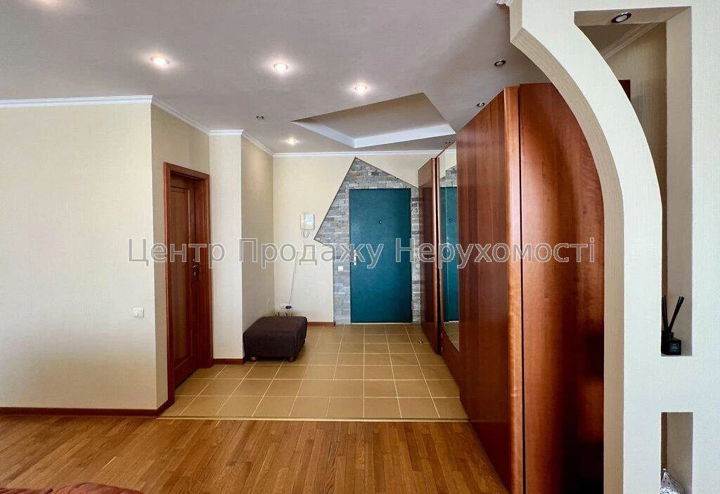 Продаж 2-кімн. квартири, 16/17 поверх, 77 м², Київ – чудове