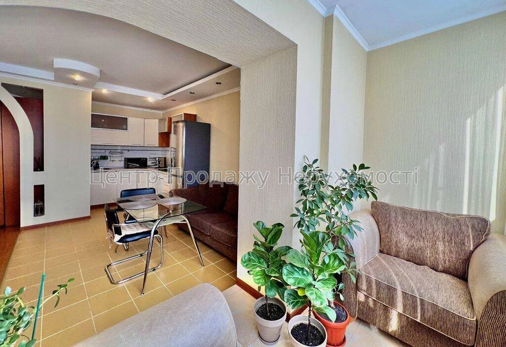 Продаж 2-кімн. квартири, 16/17 поверх, 77 м², Київ – чудове