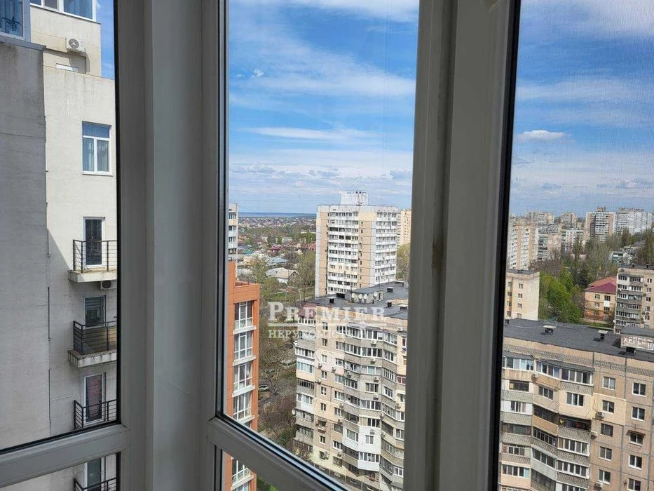 Продам сучасний пентхаус з власною терассою