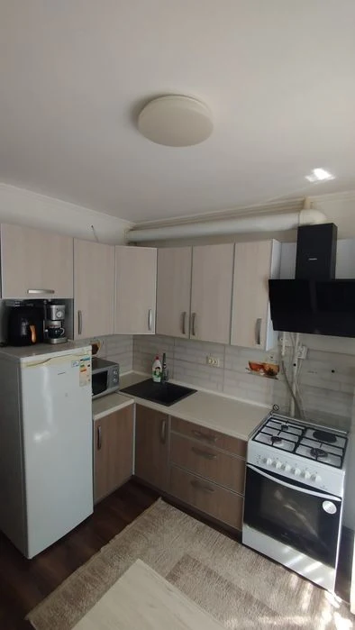 Терміново продам 2 км кварт Південна кільцева ( низ)!