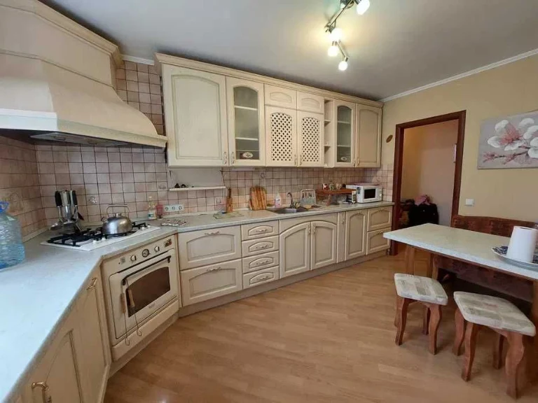 89142 Продам 2-кімнатну  квартиру з меблями та технікою