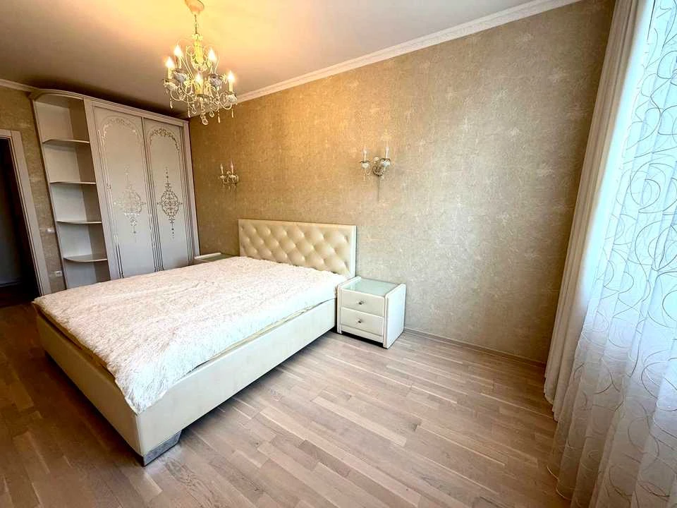 Квартира. Київ, Авіаконструктора Ігоря Сікорського вул. (Тан