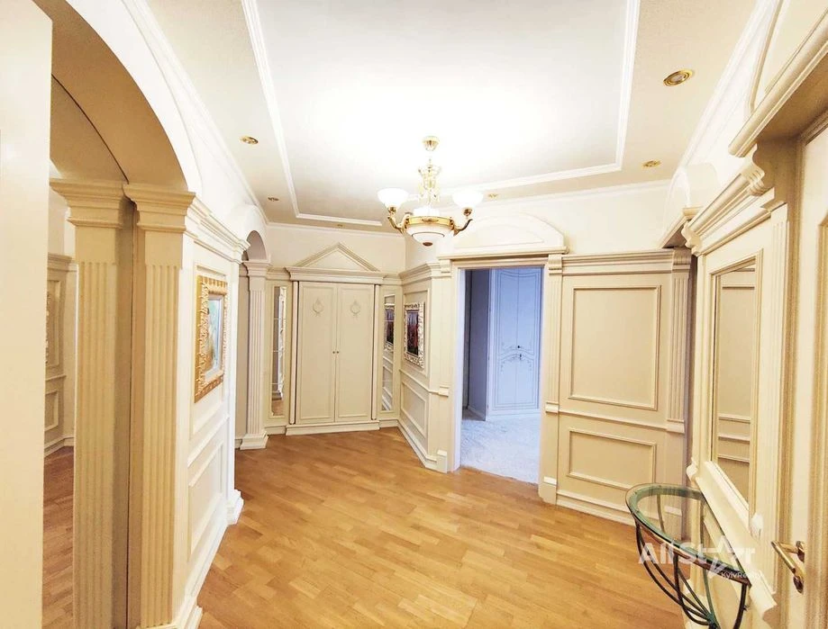 Продаж 3к квартири в Києві, Шевченківський р-н, вул. Велика