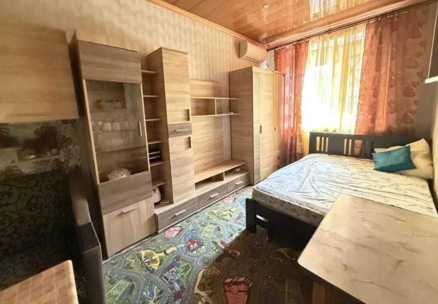 Продам 1 комн гостинку на Одесской