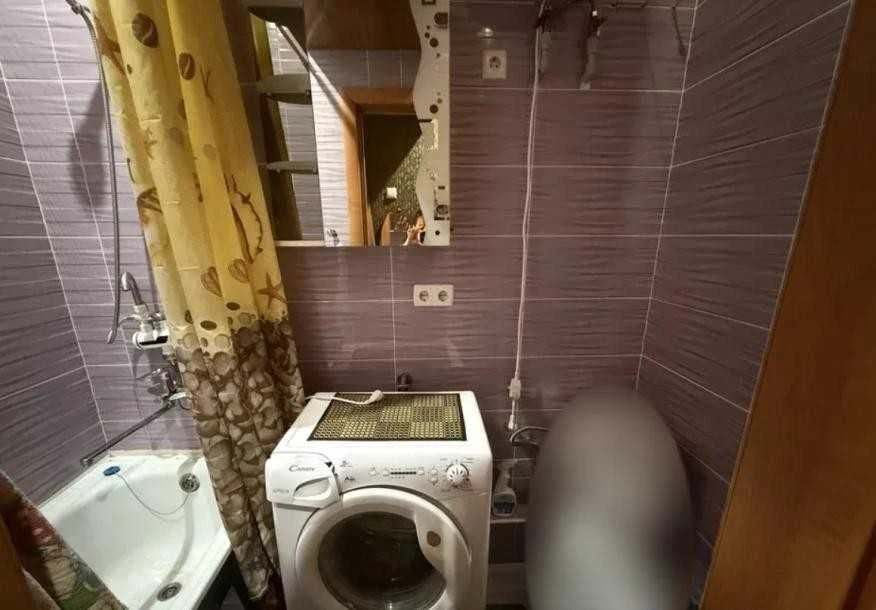Продам 1 комн гостинку на Одесской
