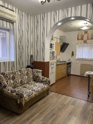 Продам 2 этажный дом, район 8 марта, улица Галины Петровой