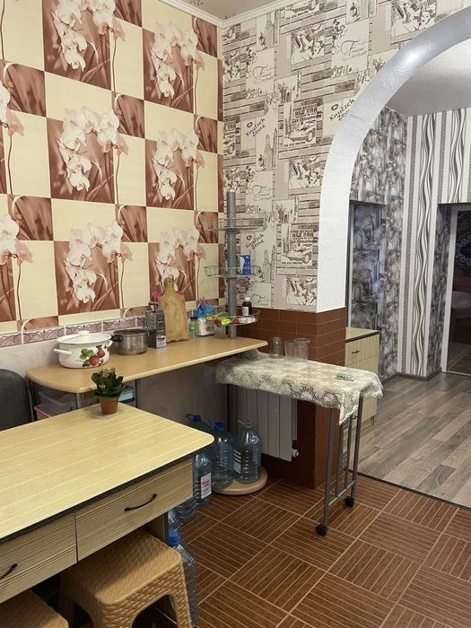 Продам 2 этажный дом, район 8 марта, улица Галины Петровой
