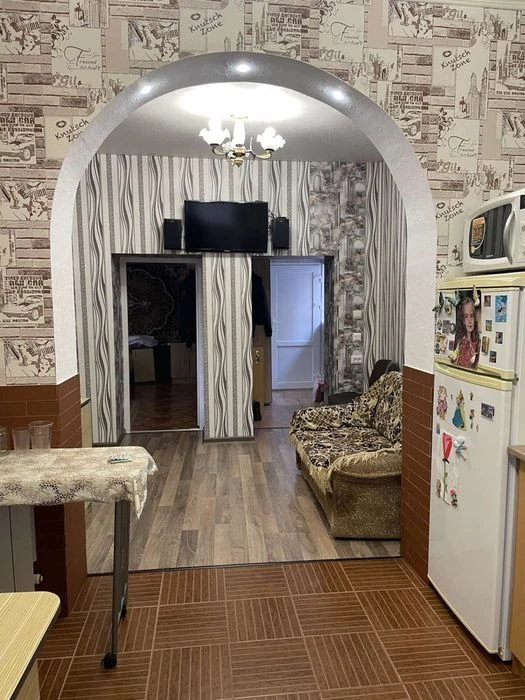 Продам 2 этажный дом, район 8 марта, улица Галины Петровой