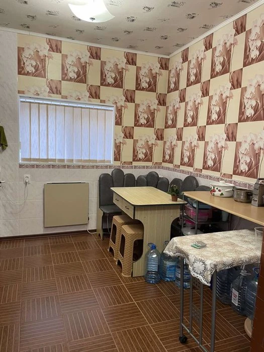 Продам 2 этажный дом, район 8 марта, улица Галины Петровой