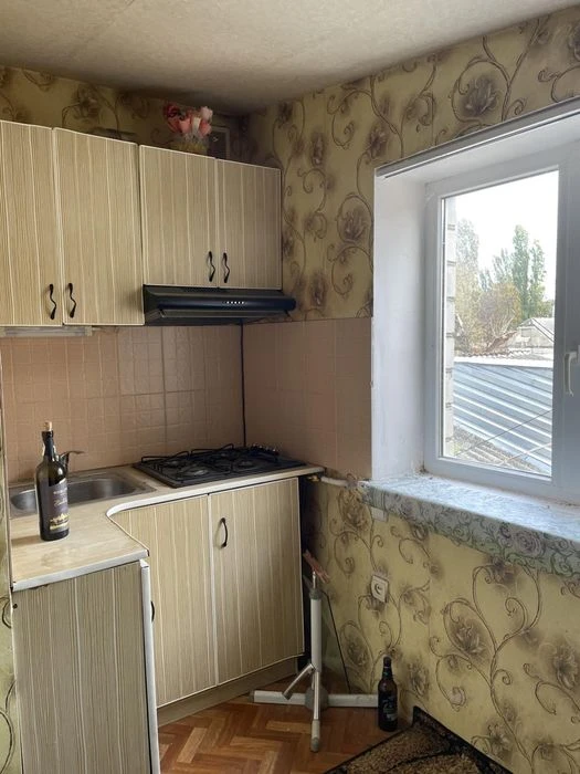 Продам 2 этажный дом, район 8 марта, улица Галины Петровой