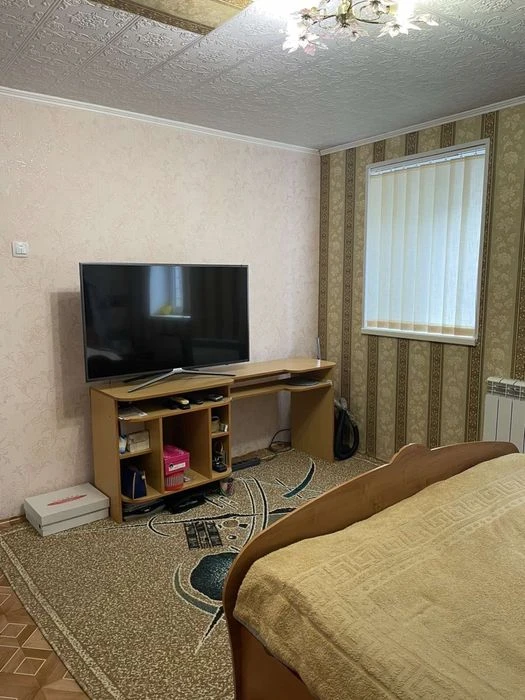 Продам 2 этажный дом, район 8 марта, улица Галины Петровой