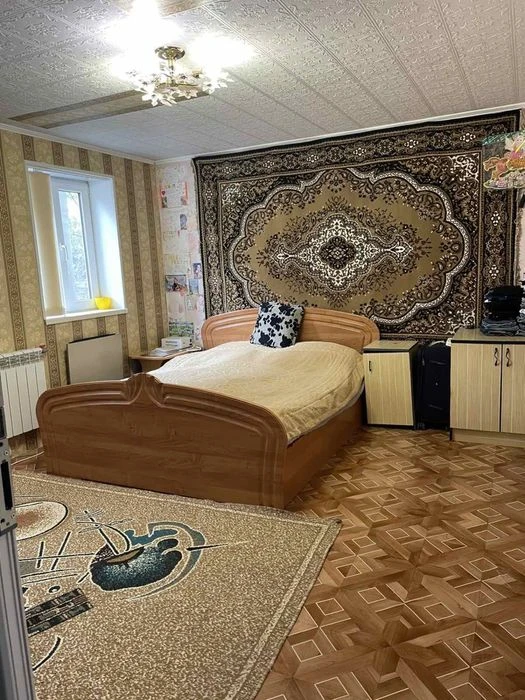 Продам 2 этажный дом, район 8 марта, улица Галины Петровой