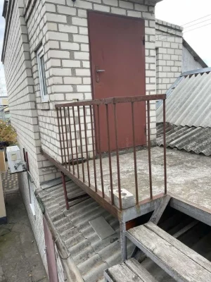 Продам 2 этажный дом, район 8 марта, улица Галины Петровой