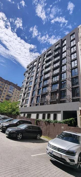 Продам 2к новобудову по  вулиці  Рівненська.