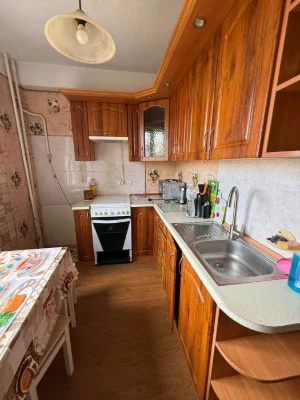 Продам 3 ком.квартиру Королева 45 тыс.у.е