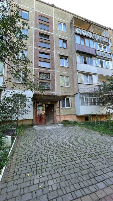 2к квартира з ремонтом та і/о по вул. Симоненка