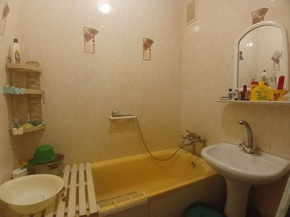 Продаю 2 к/к Херсонское Шоссе