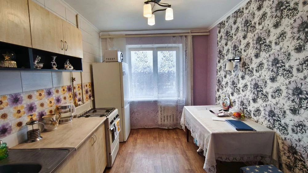 Продам 4-к квартиру Тополь 3