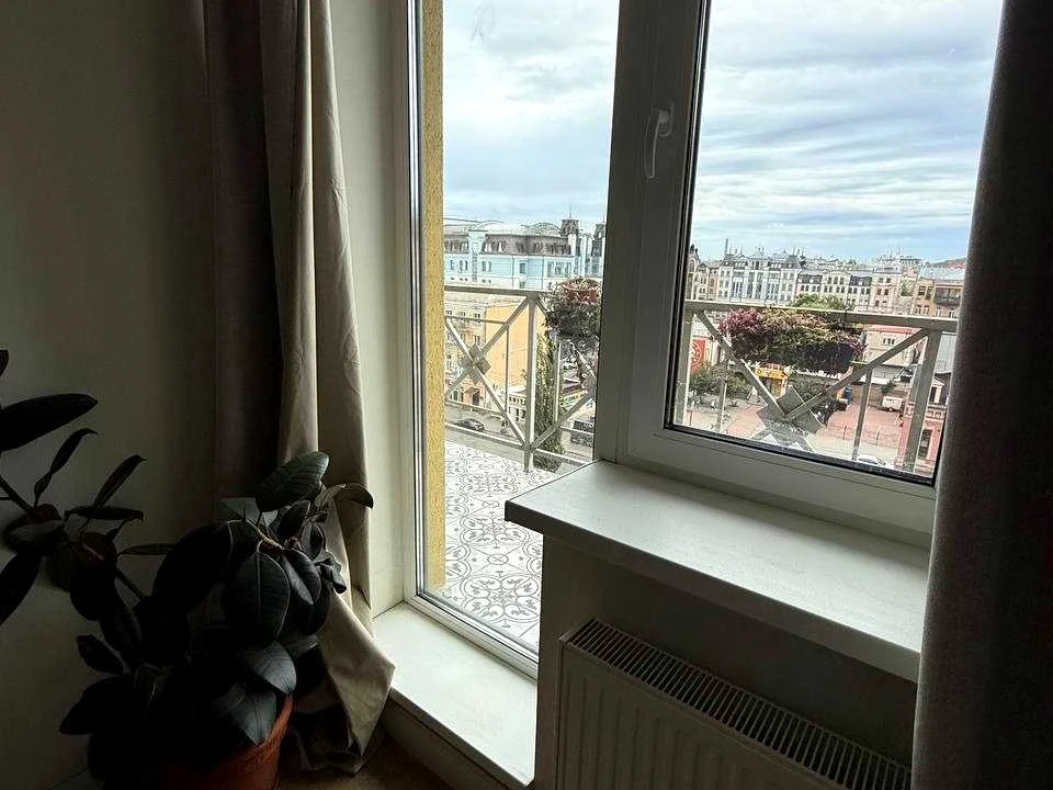 Квартира. Київ, Нижній Вал вул., (Будинок 1)