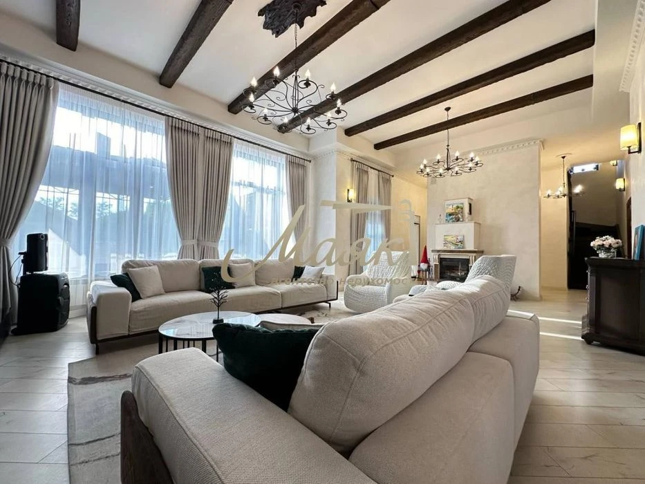 Cool house with new renovation in a quiet location.