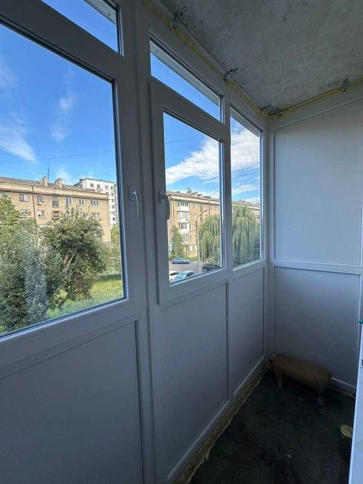 2к квартира по вул. Карпатська