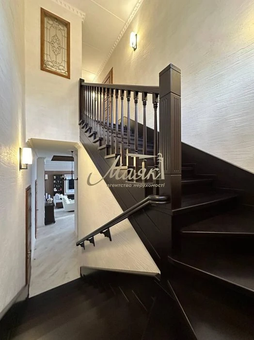 Cool house with new renovation in a quiet location.