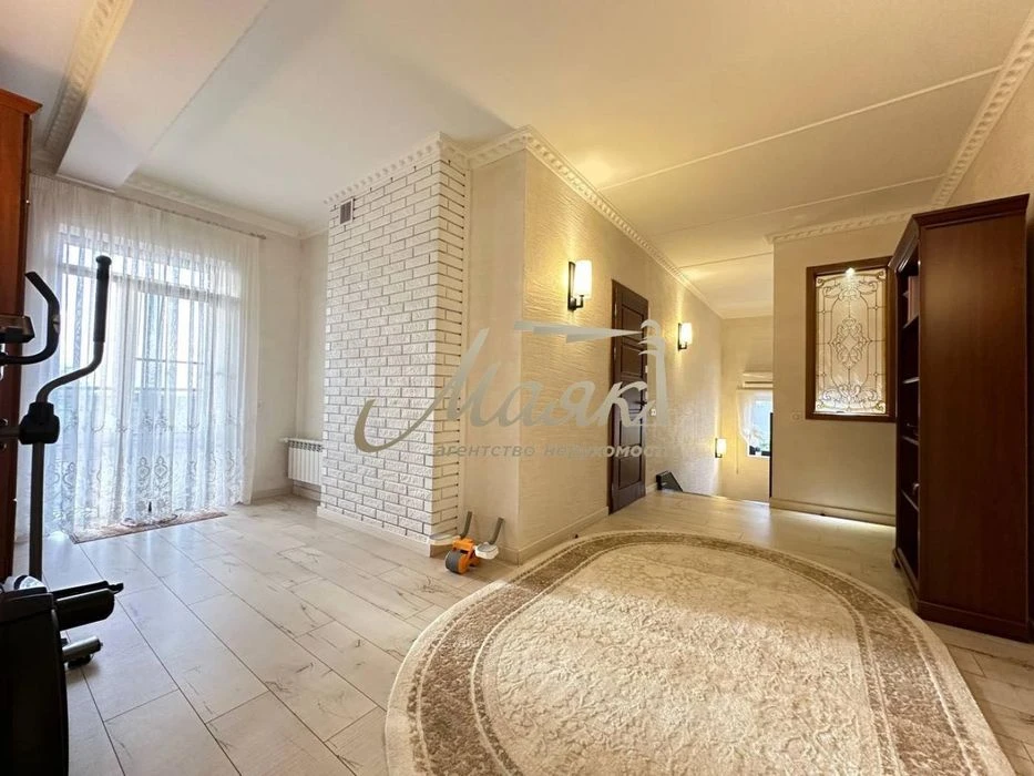 Cool house with new renovation in a quiet location.