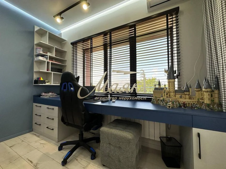 Cool house with new renovation in a quiet location.