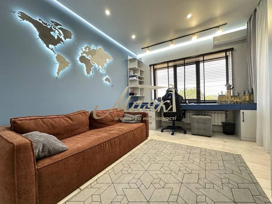 Cool house with new renovation in a quiet location.